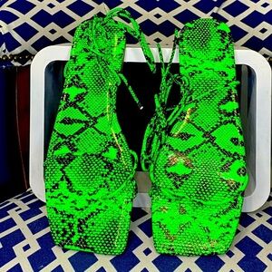 Neon green black snake strappy square toe flat wrap around sandals sz 10(EU 42)